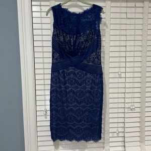 Tadashi Shoji Chantilly Lace Boatneck Sheath Dress Blue Sz 10